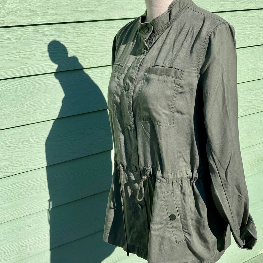 Modern Drawstring Utility Jacket - Picture 12 of 16